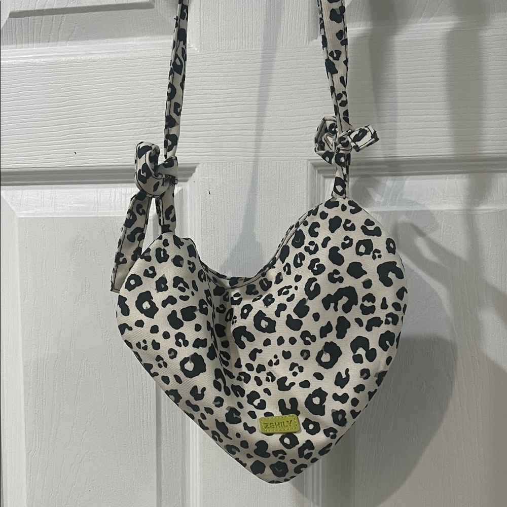 Heart-Shaped Leopard Print Bag